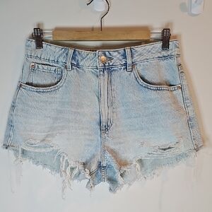 Garage Light Wash Size 7 Jean Shorts